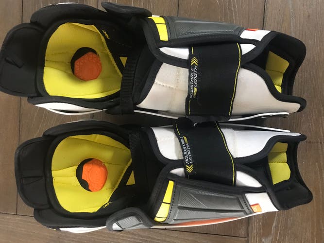 CCM Super Tacks AS1 hockey shin pads