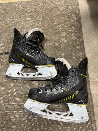 Junior CCM Regular Width  Size 3.5 Tacks Hockey Skates
