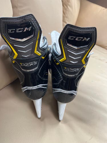 Used CCM Regular Width  Size 6 Super Tacks AS1 Hockey Skates