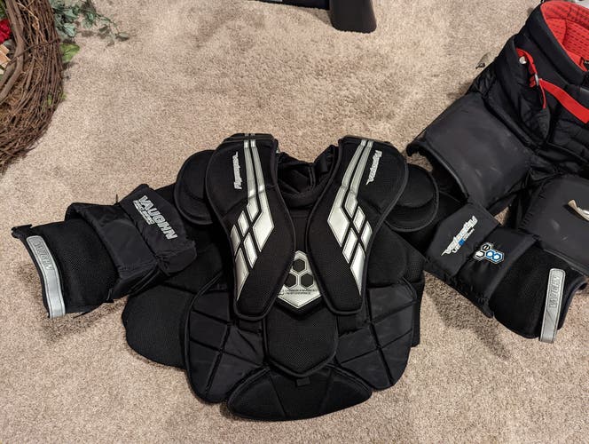 Used Medium Vaughn VE8 Pro Carbon Goalie Chest Protector