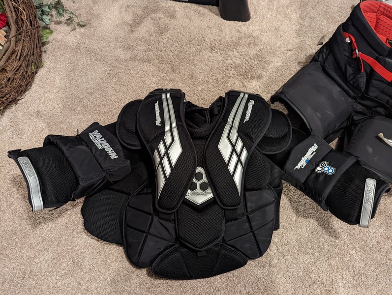 Used Medium Vaughn VE8 Pro Carbon Goalie Chest Protector