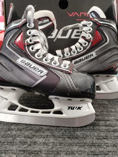 Youth New Bauer X40 Hockey Skates Regular Width Size 6