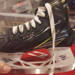 Youth New CCM Tacks 3092 Hockey Skates Regular Width Size 2