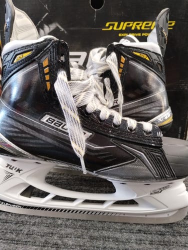 Junior New Bauer Supreme MX3 Hockey Skates Regular Width Size 4