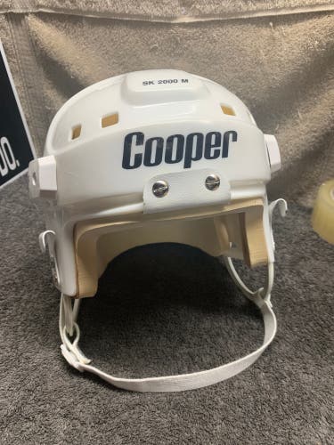 VINTAGE SK2000 HOCKEY HELMET IS AMAZING SHAPE!!