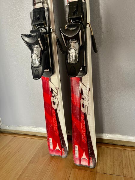 ATOMIC IZOR 9:7スキー板　159 アトミック　アイザー　大阪手渡可 Atomic Izor 9.7 nano frame skis 159cm | SidelineSwap | Buy