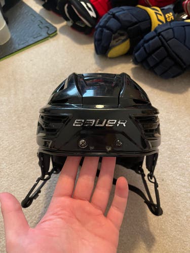 LIGHTLY USED Bauer ReAkt 150 Medium Black