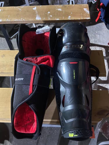 Bauer vapor velocity shin pads