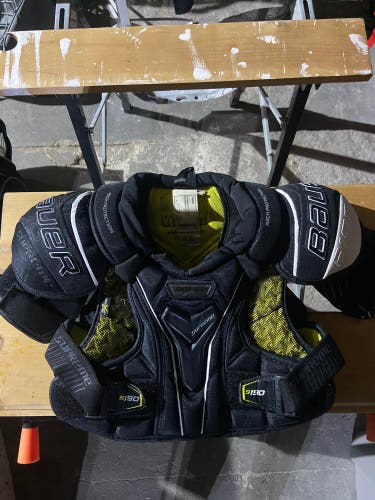 Junior Large Bauer Supreme S190 Shoulder Pads