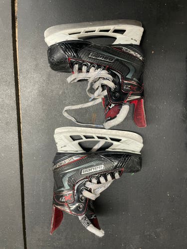 Used Bauer Regular Width  Size 12 Vapor X2.9 Hockey Skates