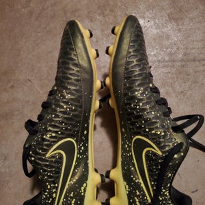 Black Men's Used Size 9.0 (Women's 10) Molded Cleats Nike Vapor Cleats
