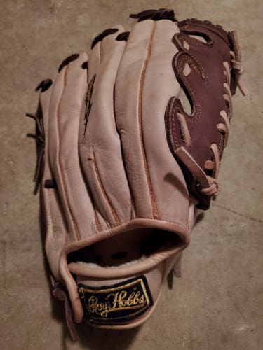 Used Right Hand Throw Outfield Signature Series Baseball Glove 14"