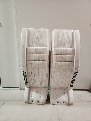 Used 34" Vaughn Velocity VE8 Pro Carbon Goalie Leg Pads