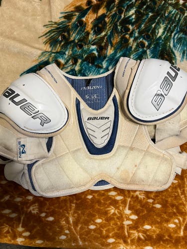 Senior Large Bauer Nexus 4000 Shoulder Pads