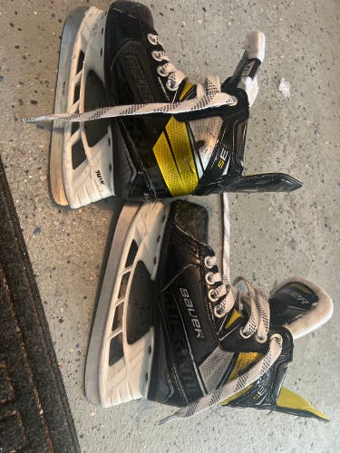 Used Bauer Regular Width Size 12 Supreme 3S Hockey Skates
