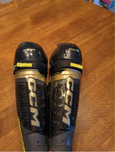 17" CCM Tacks AS-V Pro Shin Pads