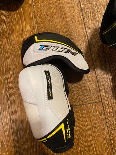 New Large CCM Tacks Elbow Pads classic PRO Jr Large
