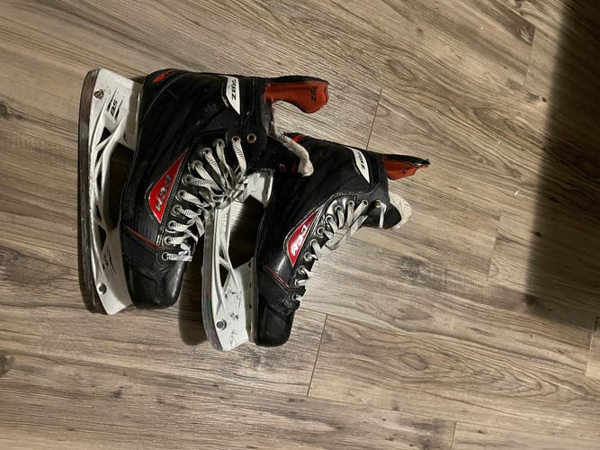 Used CCM Size 9 Hockey Skates