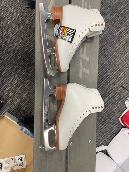 New Jackson Ultima Size 6 Figure Skates