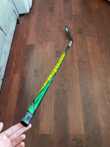 New Intermediate Bauer Left Hand Supreme UltraSonic Hockey Stick Toe Pattern