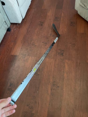 Used Intermediate Bauer Left Hand Vapor Hyperlite Hockey Stick Mid Pattern Pro Stock