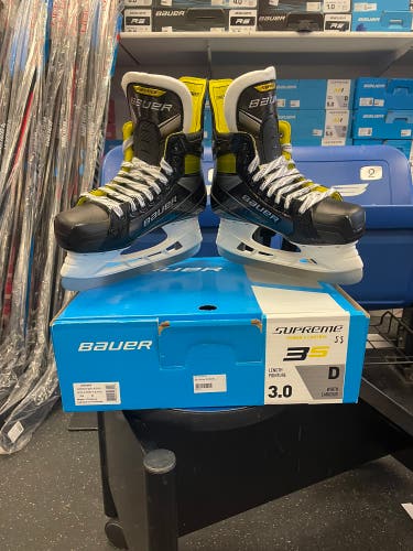 New Bauer Size 3 Supreme 3S Hockey Skates