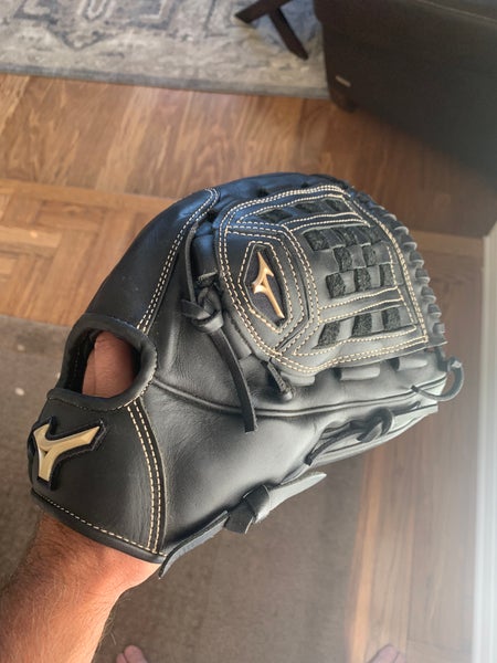 Mizuno Pitcher's 12" Global Elite Baseball Glove GGE10BK