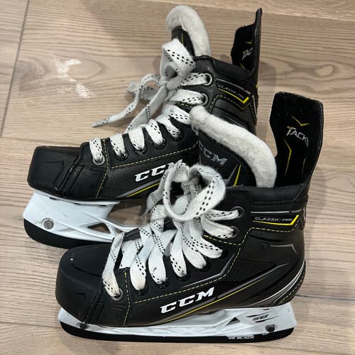 Junior Used CCM Tacks Classic Pro Hockey Skates Regular Width Size 1.5