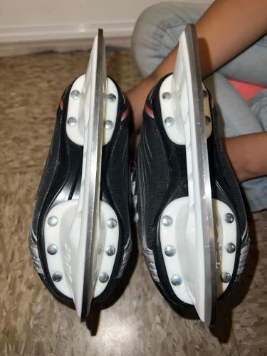 Used Bauer Regular Width  Size 8 Vapor X200 Hockey Skates
