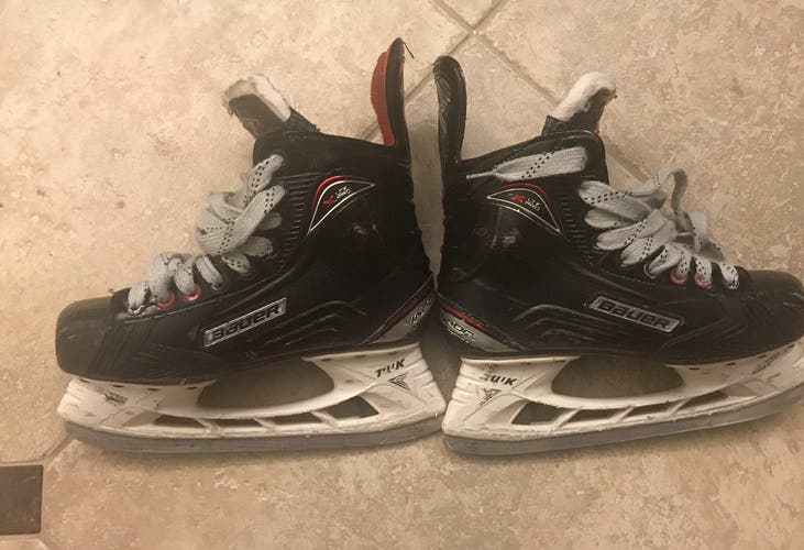 Used Bauer Vapor XLTX Pro Jr. skates size 5