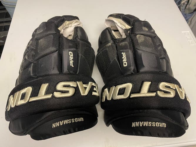 Easton 15” gloves digital palm