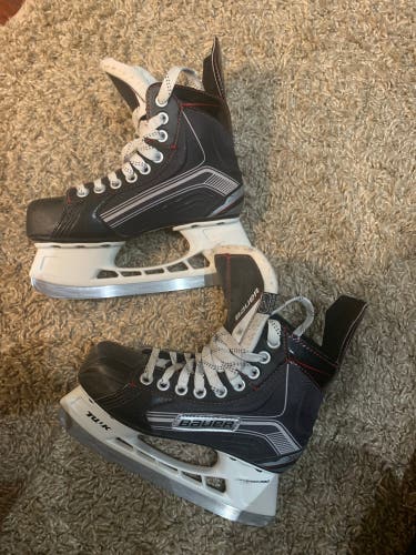 Barely Used Junior Used Bauer Vapor X300 Hockey Skates Regular Width Size 2