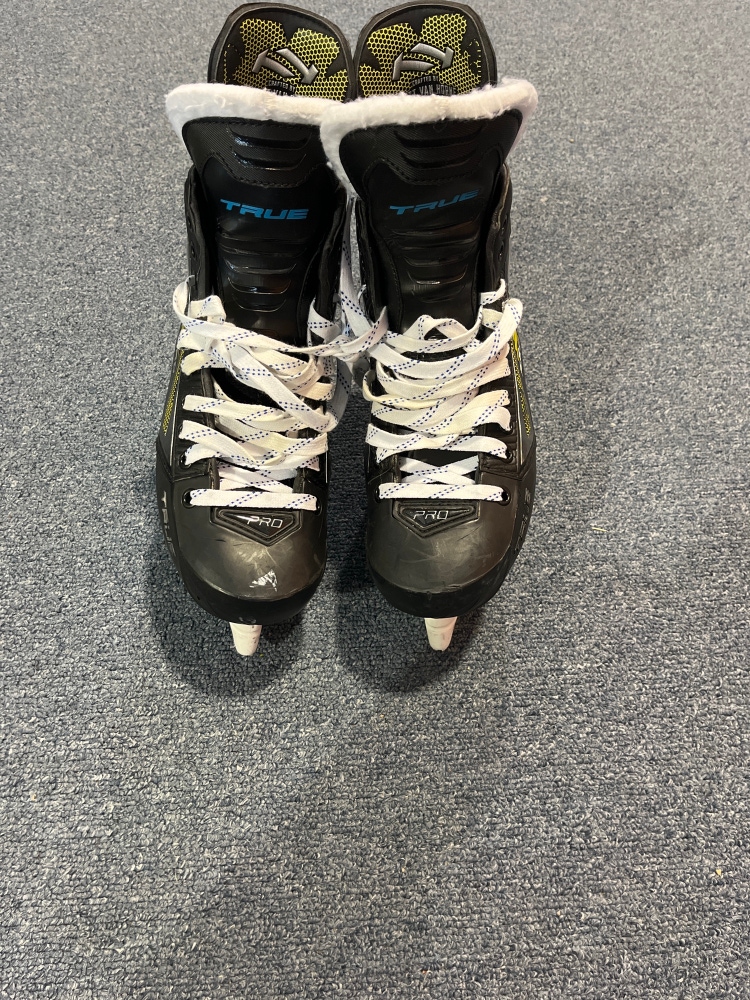 Game Used True Catalyst PRO Pro Stock Skates Colorado Avalanche Helm 9
