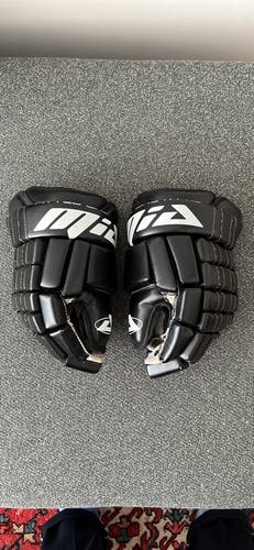 MIA hockey gloves 14” Made In Canada MB22