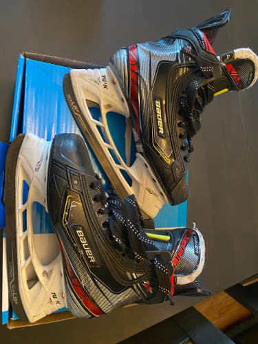 Intermediate Used Bauer Vapor 2x Pro Hockey Skates Regular Width Pro Stock Size 4