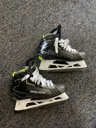 New Bauer Pro Hockey Goalie Skates Size 9.5