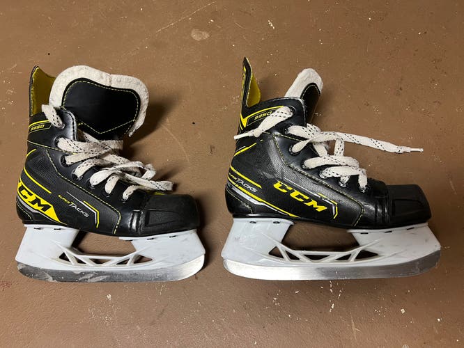 Used CCM Super Tacks 9350 Hockey Skates - Junior Sz 12