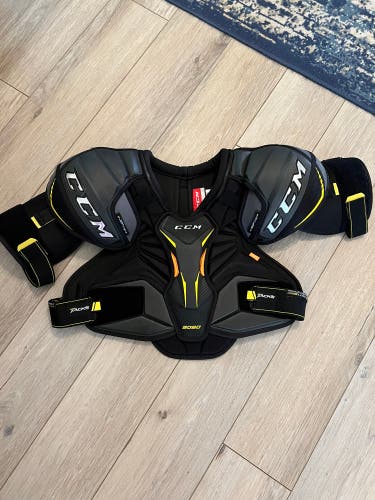 CCM Tacks 9080 shoulder pads