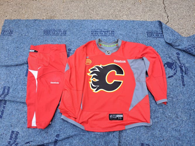 Calgary Flames Size 56 Reebok Jersey w/practice socks