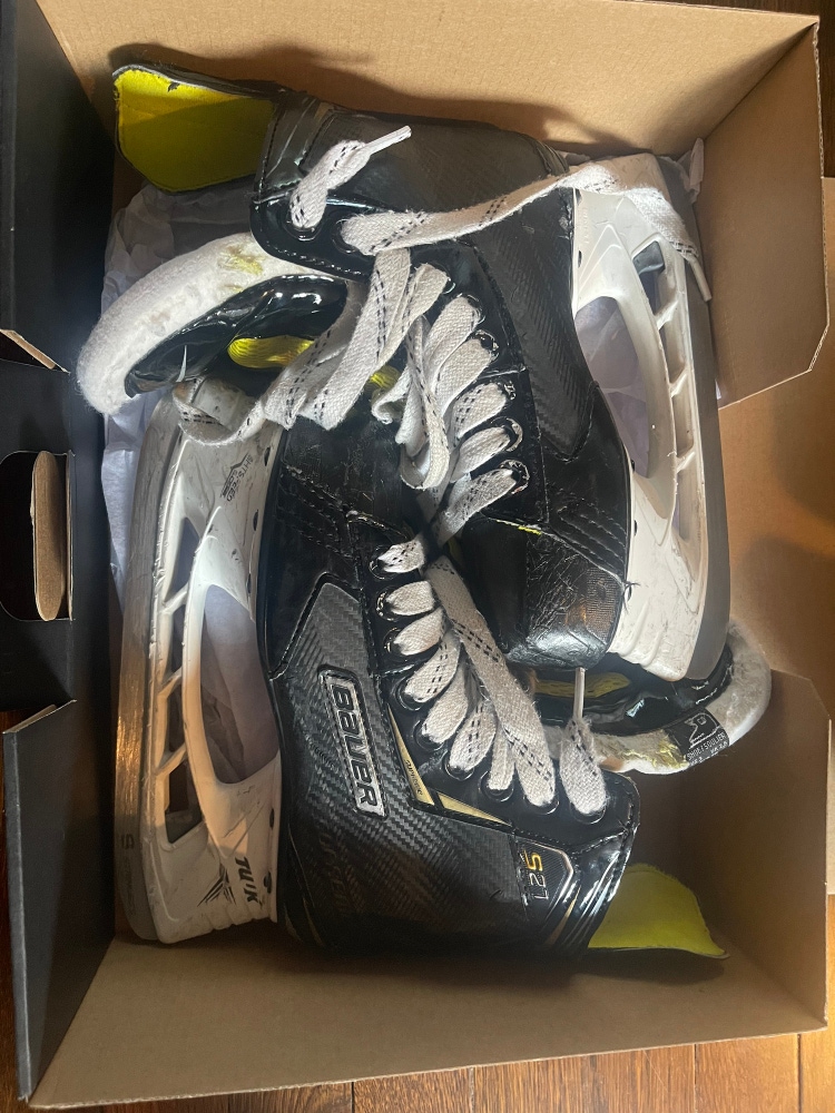Used Bauer Regular Width Size 2 Supreme S27 Hockey Skates