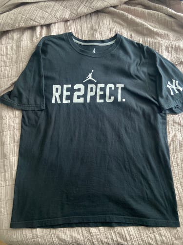 NY Yankees Respect (Re2pect) Derek Jeter T-Shirt (XL)