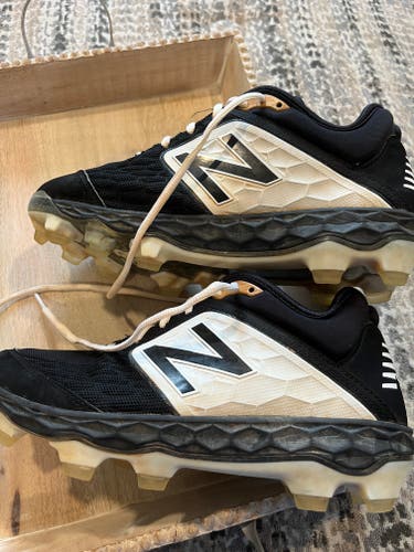 Black Adult Men's Used Size 8.5 (Women's 9.5) Molded Cleats New Balance Low Top 3000v4