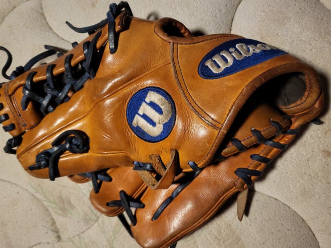 Used pitcher A2000 Baseball Glove 11.5"