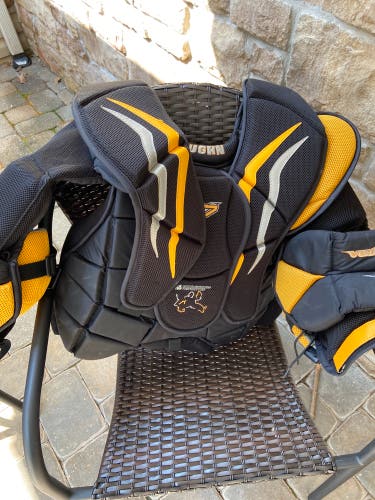 Used  Vaughn  Velocity V7 Goalie Chest Protector