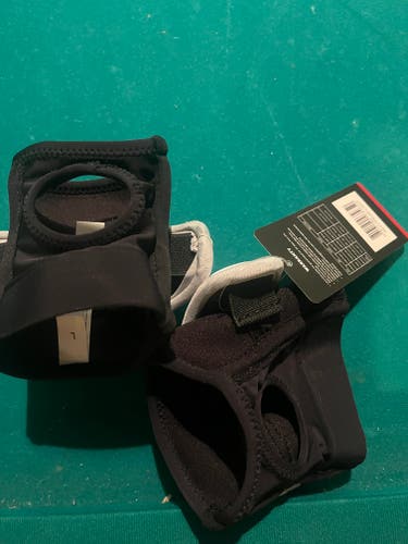 New Large Under Armour Elbow Caps