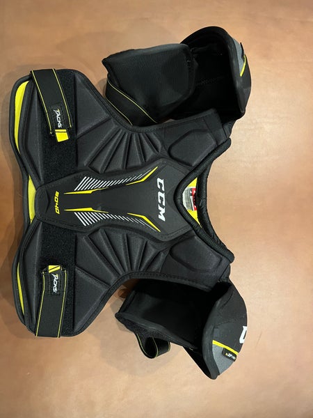 Junior Used Large CCM Tacks 9040 Shoulder Pads