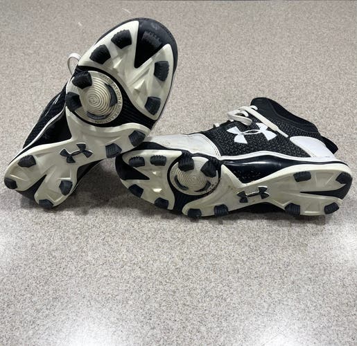 Size 6 US Men’s Under Armour UA Authentic Collection Baseball Cleats Shoes in Black and White
