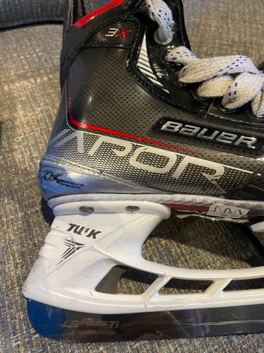 Bauer 3X with 2 sets of runners Size 4
