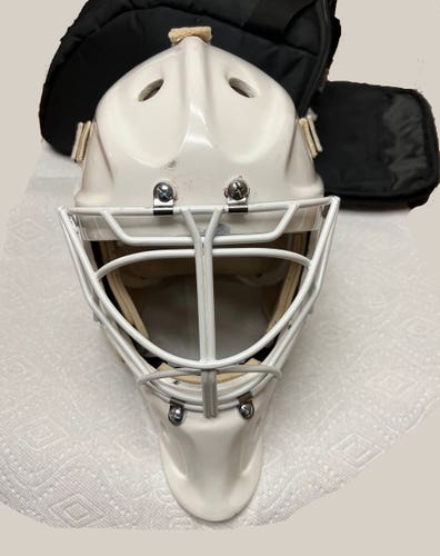 Bauer senior 950 goalie mask (New Padding, Sweatband, Straps plus Cat Eye Cage & padded Bag)