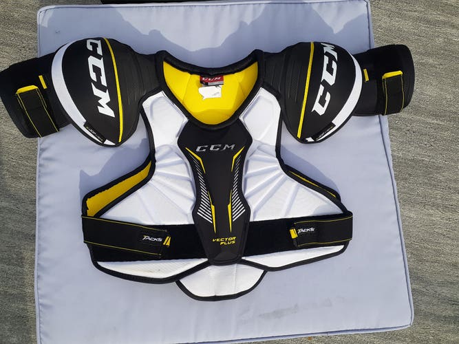 Used Senior Large CCM Vector Shoulder Pads
